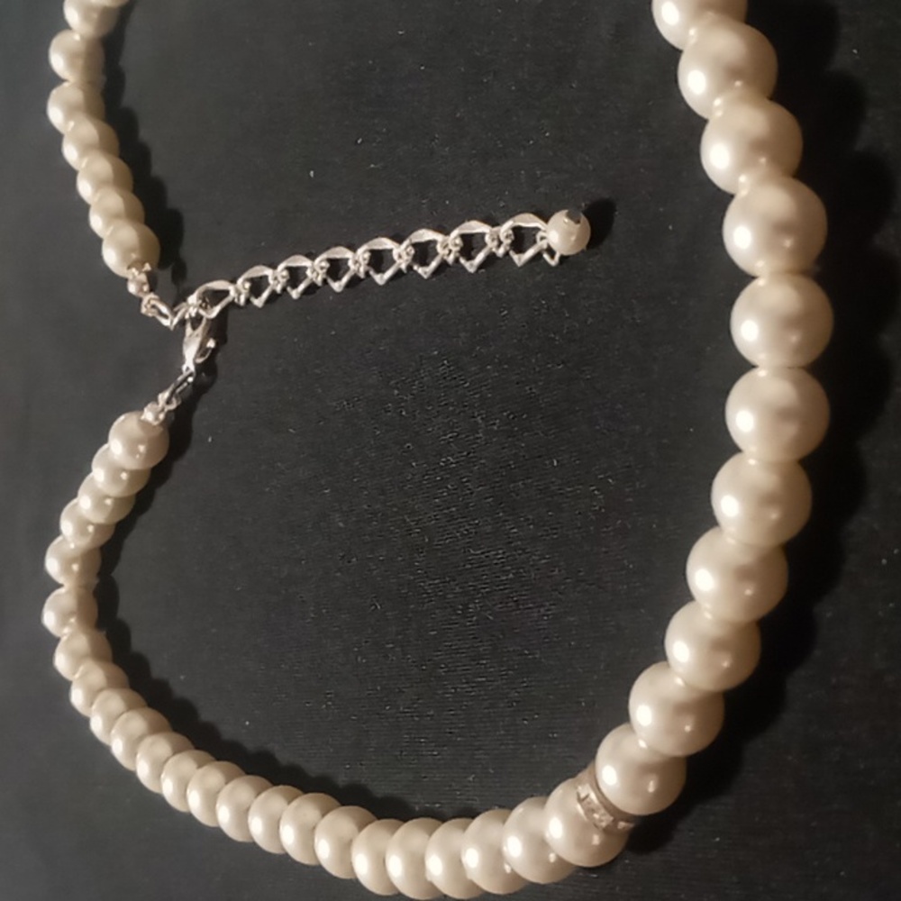 Pearl collar necklace weighted faux pearls silver diamond cut silver tone chain